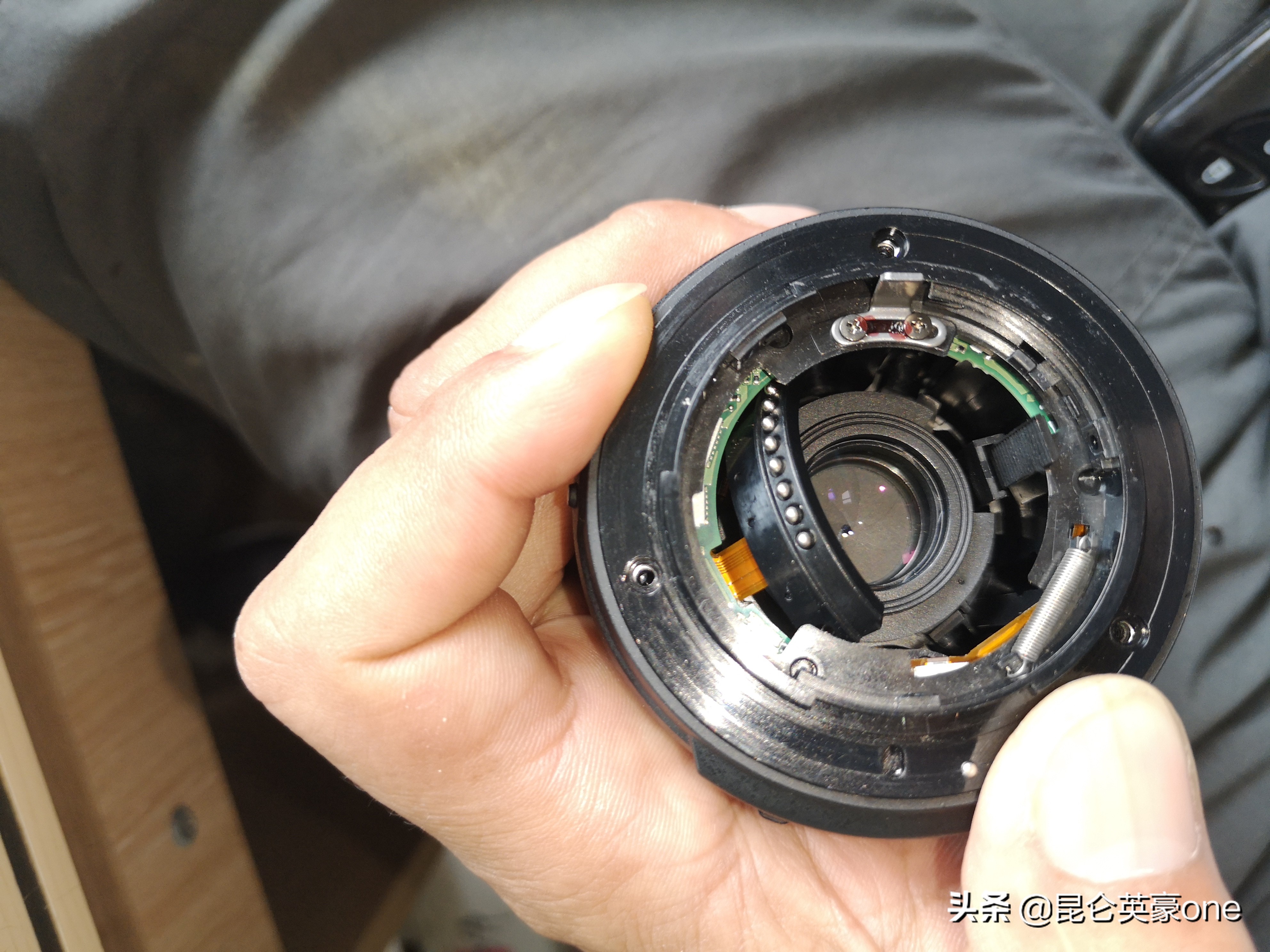 尼康18-105镜头有霉斑影响使用吗,尼康18-105镜头霉斑清理过程