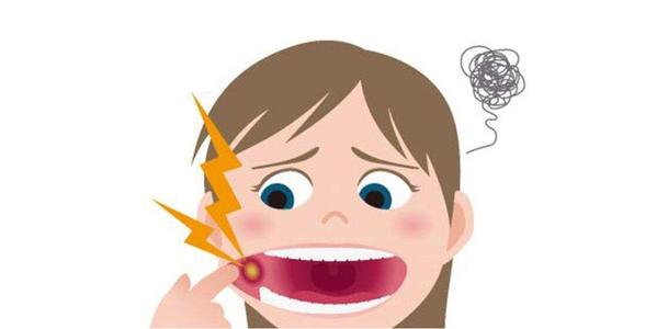 得了口腔溃疡5个见效快的土方法,得了口腔溃疡吃什么药效果最好