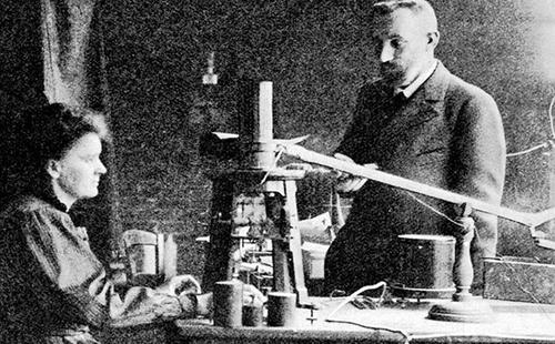 居里夫人发现镭的故事简介,居里夫人意外发现镭的故事简介