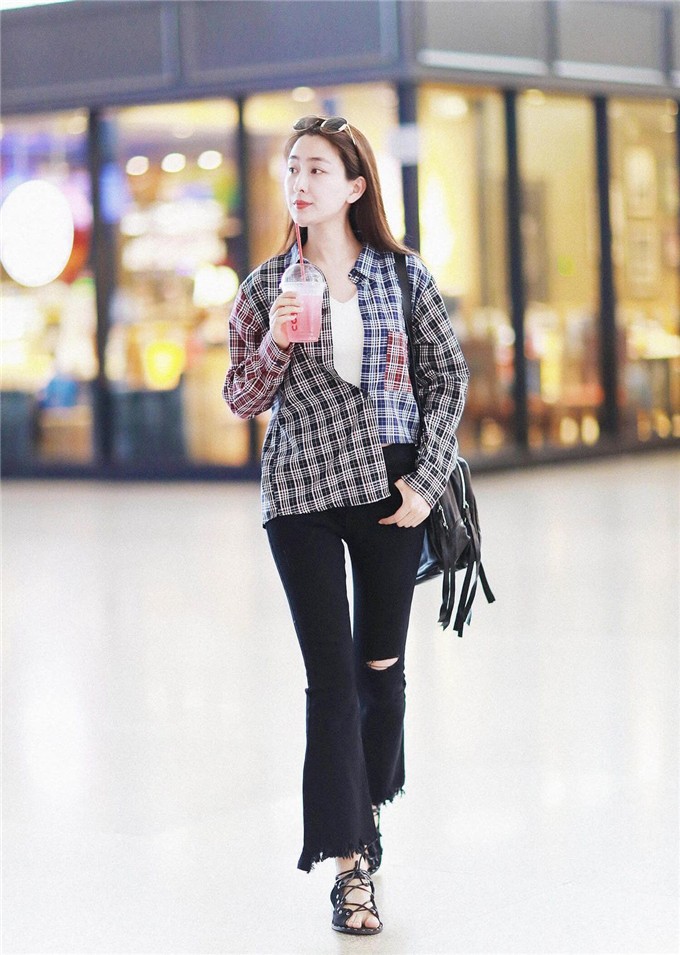 衣柜里必须要有直筒牛仔裤百搭,衣柜牛仔裤款式