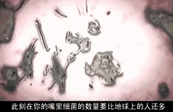 为什么有些人说话要捂嘴,捂着嘴说话的人是什么心理