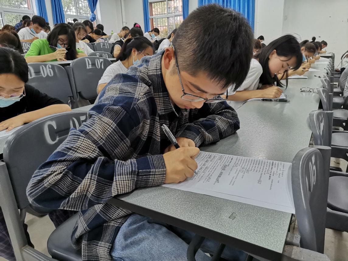 嗨！有关商院，学姐学长们有话说