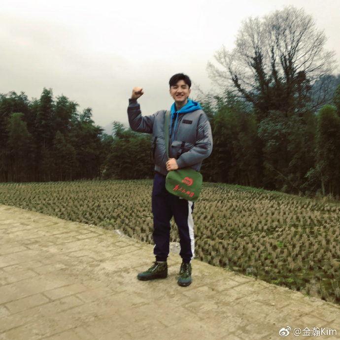 继赵丽颖证明：圆脸能当女主后，员工金瀚搭档戚薇，挑战全新人设