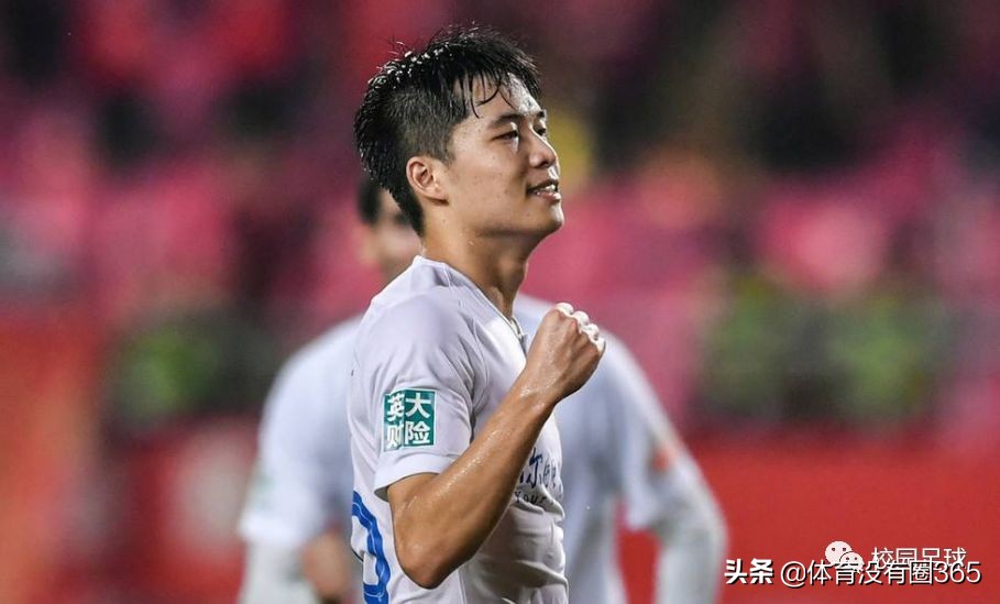 学习踢球两不误,踢足球的学霸