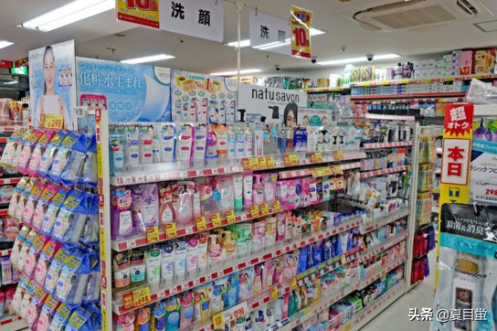 日本药妆店必买水乳,日本药妆店卖生活用品吗