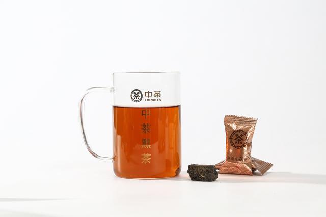 91年的中茶黑茶1700克价格,中茶黑茶小金花