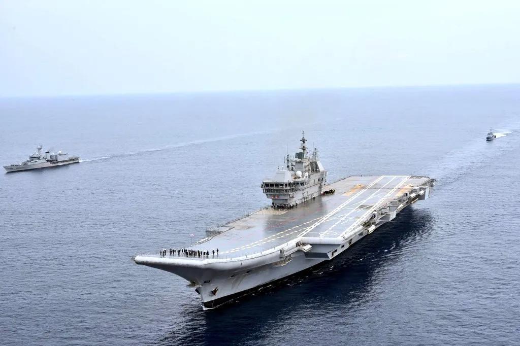 美国b-2轰炸机驾驶舱里面有什么,美国b-2轰炸机隐身视频