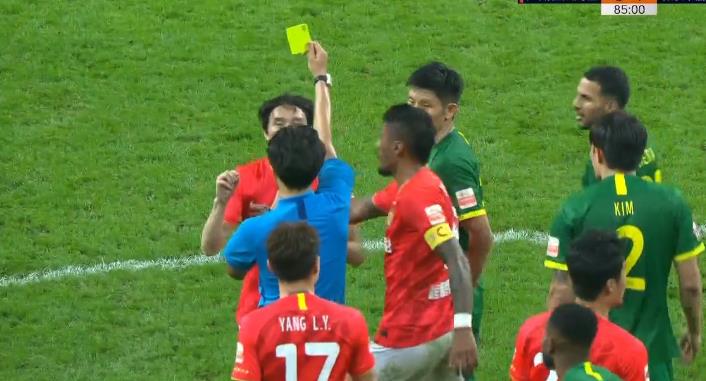 梅西贴地斩董路,董路说梅西大巴黎第一球