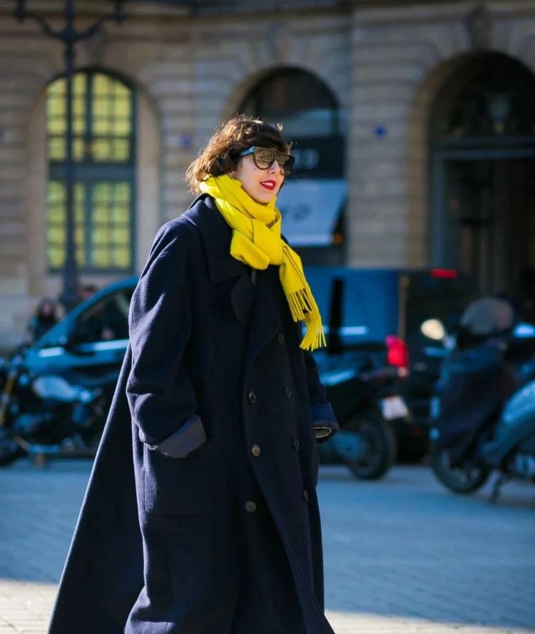 大衣围巾女冬季高级感系法,喜欢穿大衣的女孩子是什么风格