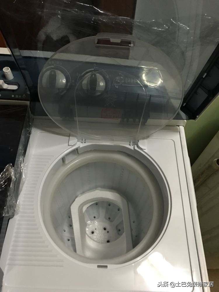 羽绒服在洗衣机里如何避免爆炸,羽绒服放在洗衣机里应该怎么洗