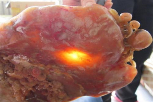 鸡血石用水怎么鉴定图片,鸡血石鉴定最简单的方法