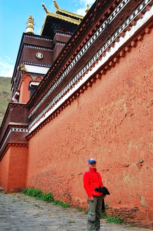 藏区遍地乱要钱？其实助人为乐更多，扎什伦布寺常做善事