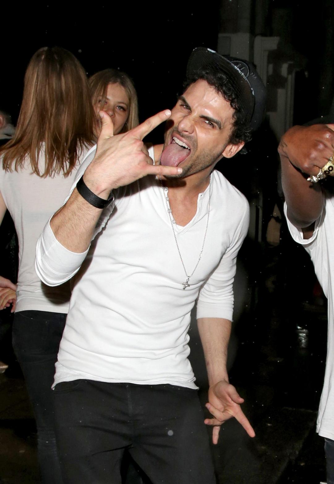 美艳名模沦为脏臭流浪汉,名模沦为流浪汉