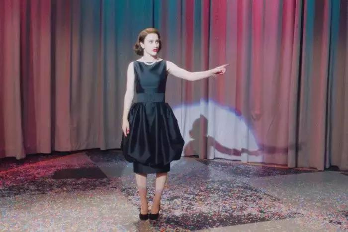 弃出轨前夫再惹桃花，纽约名媛离婚爆红，5000套美裙包裹励志大戏