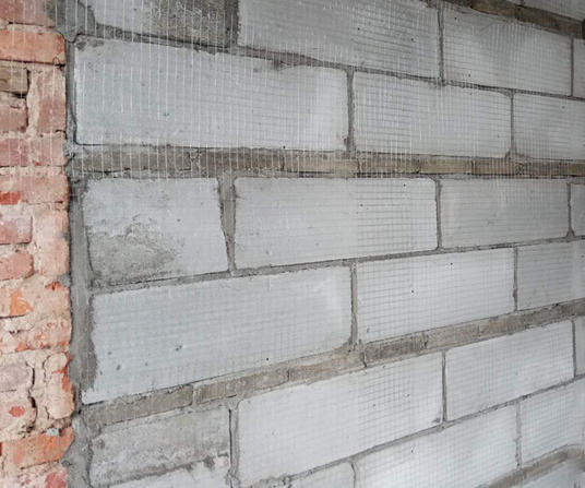 装修墙面上刮腻子好还是刷涂料好,装修墙面刷漆流程视频