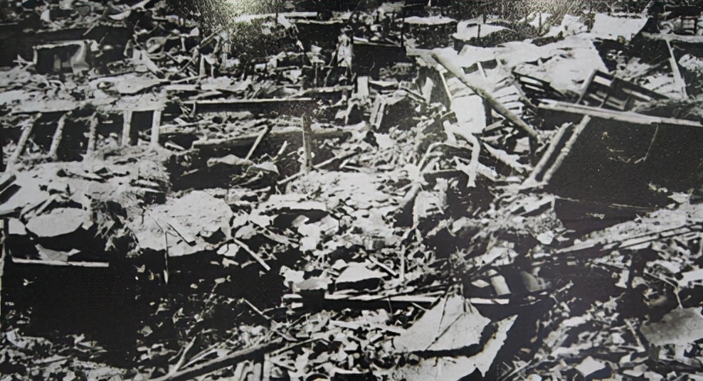 毛主席逝世揭秘：上将拿枪进入灵堂、外国政要悲伤、世界都在哀痛