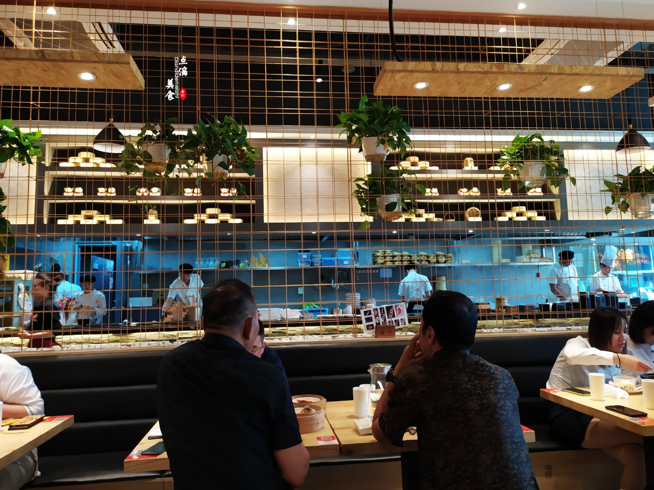 无锡崇安区的这个商场很冷清，唯独这家店生意很火，跟我来探一探