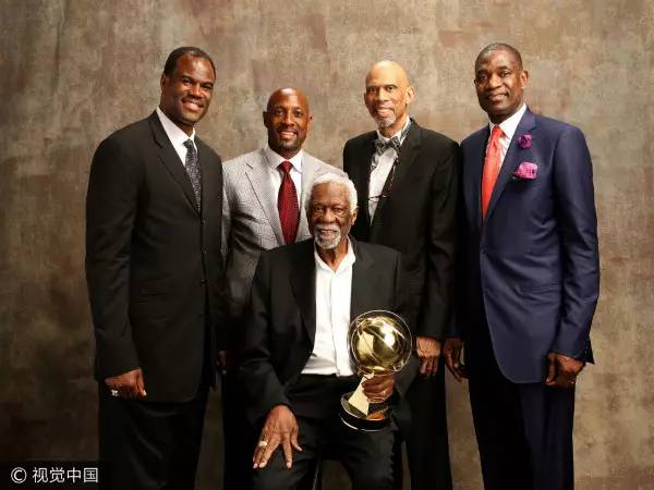 以他的名字命名日期，两队给他退役球衣，给你不一样的大叔