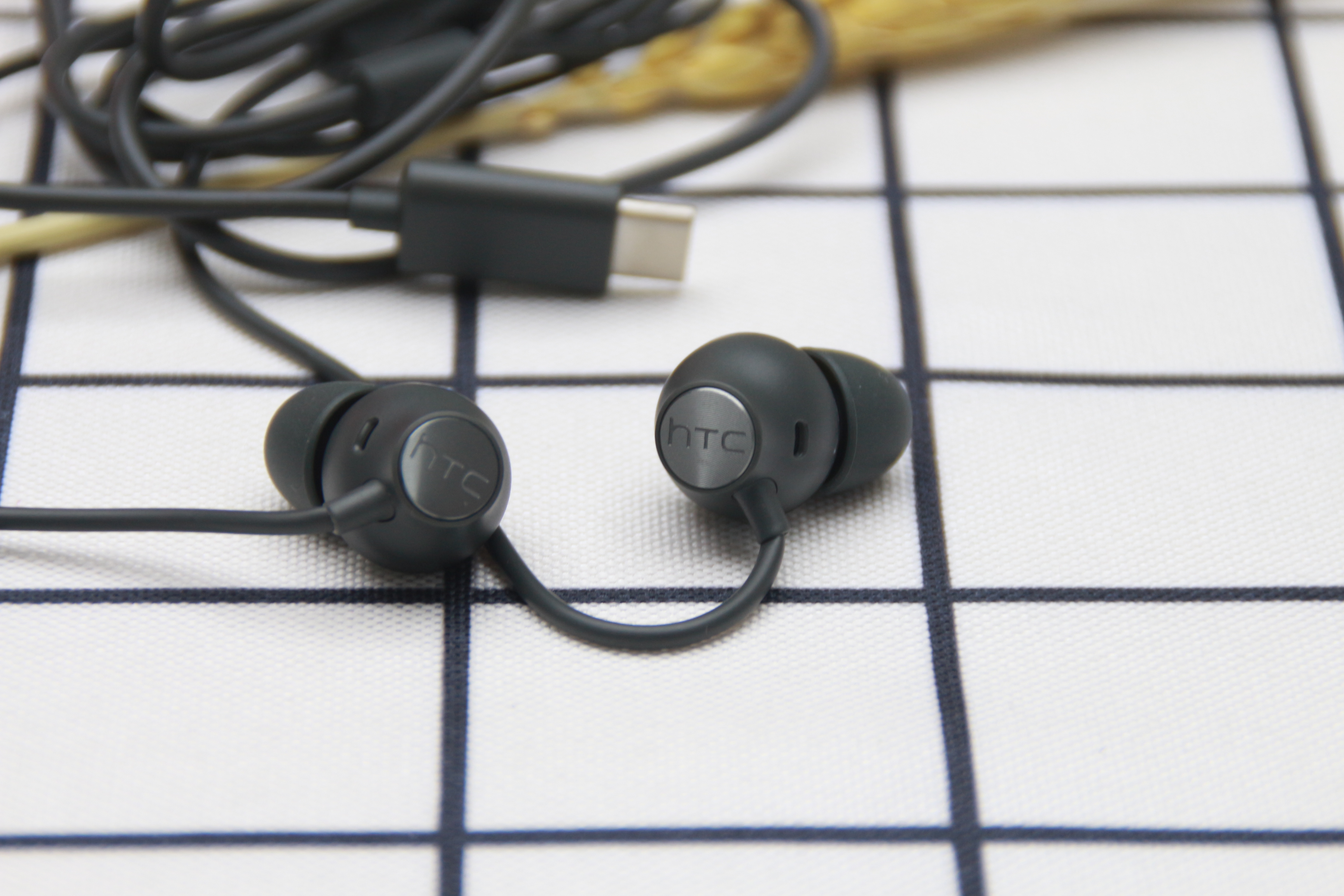 同等价位平头塞和圈铁耳机哪个好,千元价位最强有线耳机