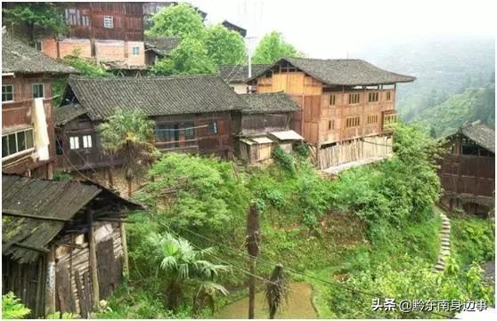 黔东南大山里的自然苗寨,雷山陡寨村图片