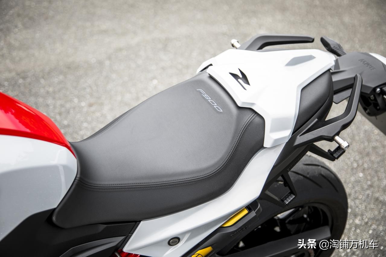 宝马f900r和杜卡迪950,宝马全新中型运动街车f900r赏析