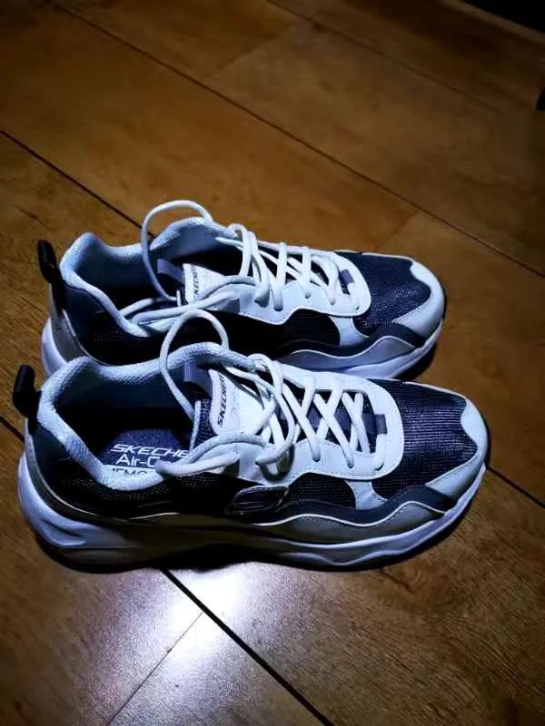 涨见识了!原来很多开宝马的都有一面鞋墙,穿的球鞋不上千就上万