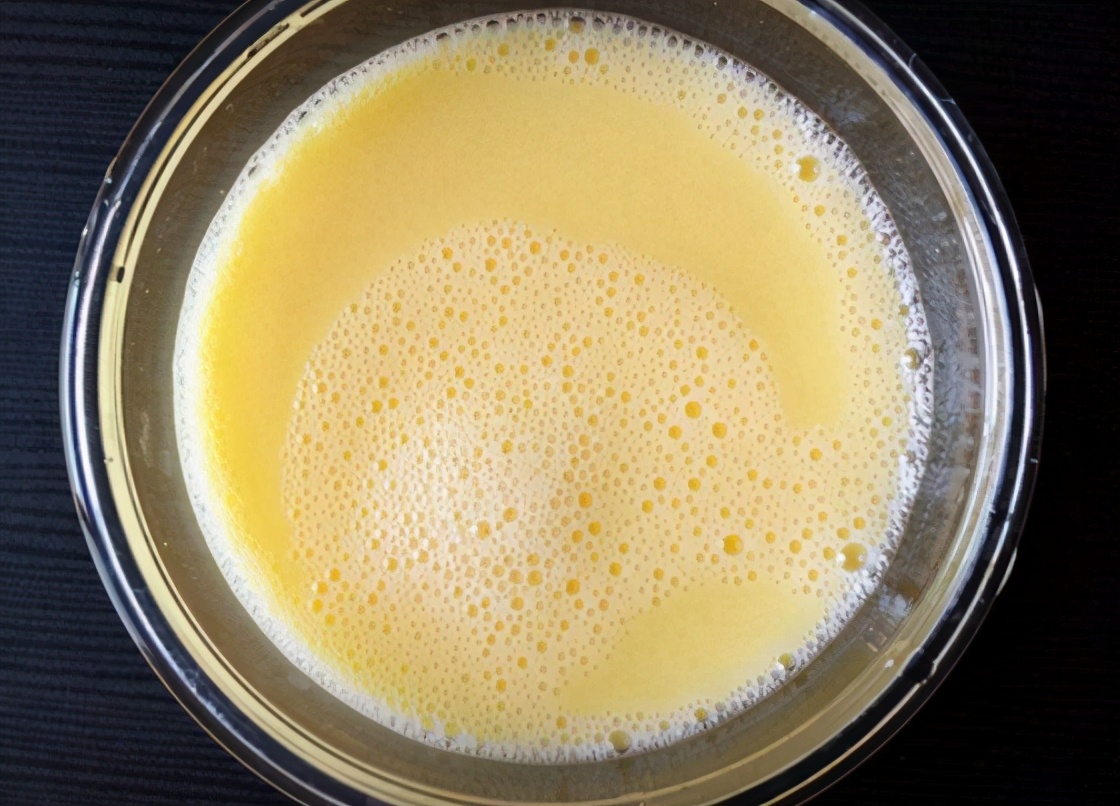 蒸鸡蛋不塌不回缩的诀窍,为什么在家蒸的鸡蛋老又不嫩滑