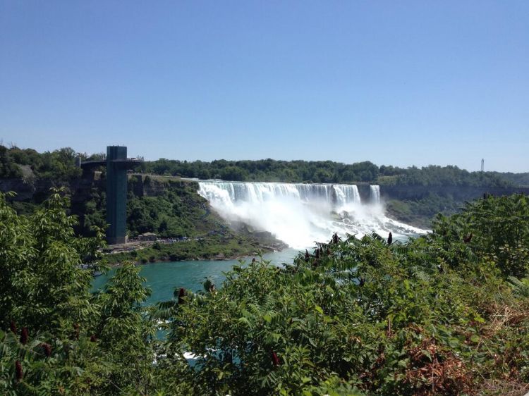 留学生毕业回国好还是留在国外好,国外硕士留学回国有什么前途