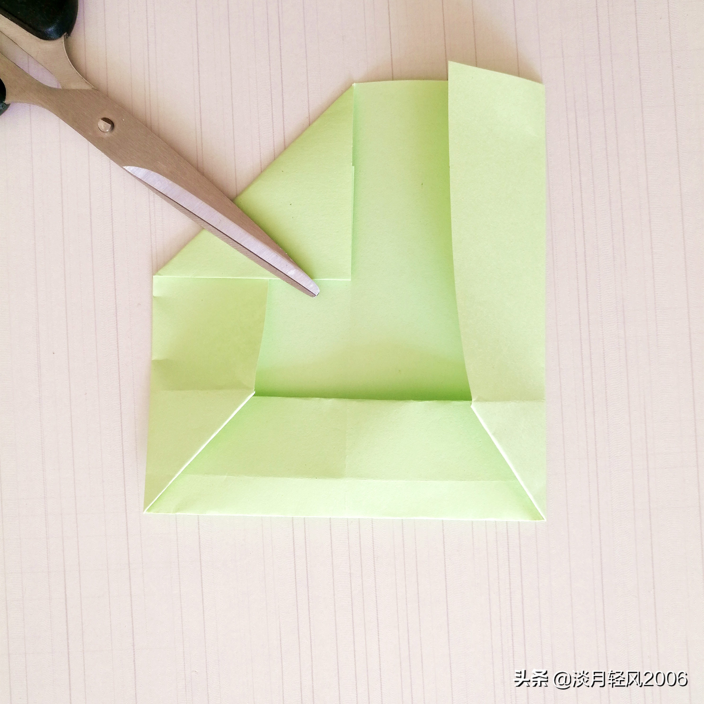 幼儿园手工折纸信封超简单,用正方形折纸做信封