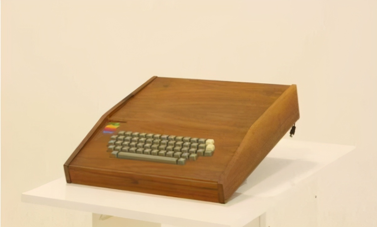 iphone笔记本乔布斯,乔布斯发布苹果电脑第一代