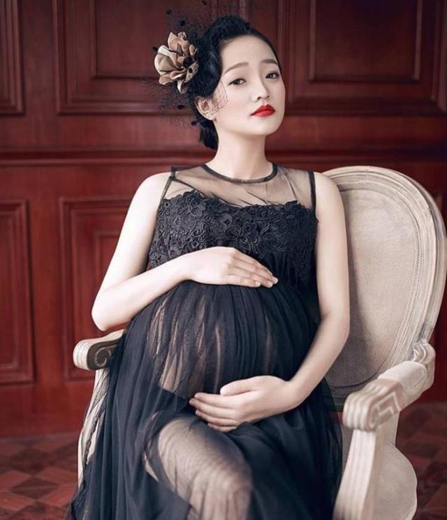 95后宝妈晒孕肚照,95后孕妇朋友圈晒孕照