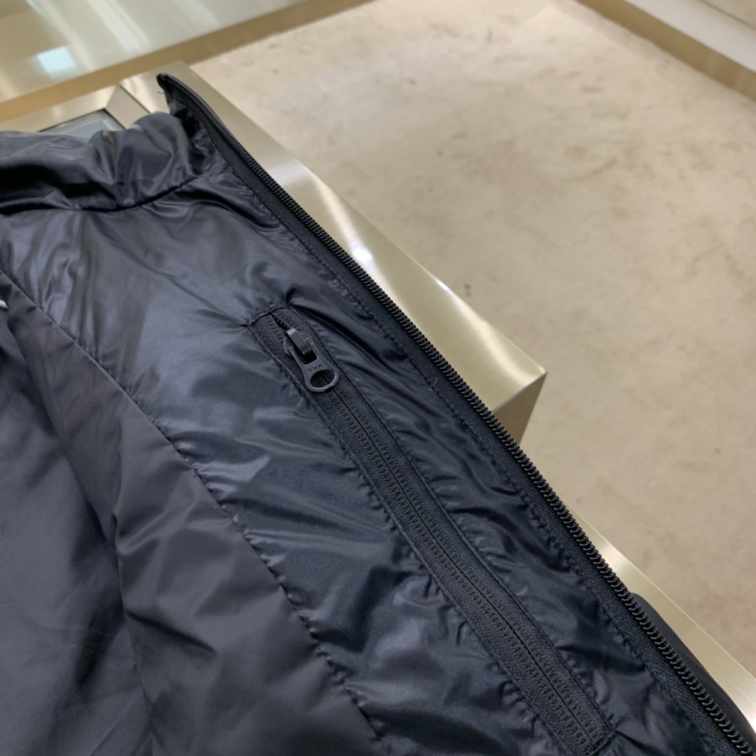 普拉达专卖店奢侈品衣服多少钱,普拉达奢侈品牌衣服