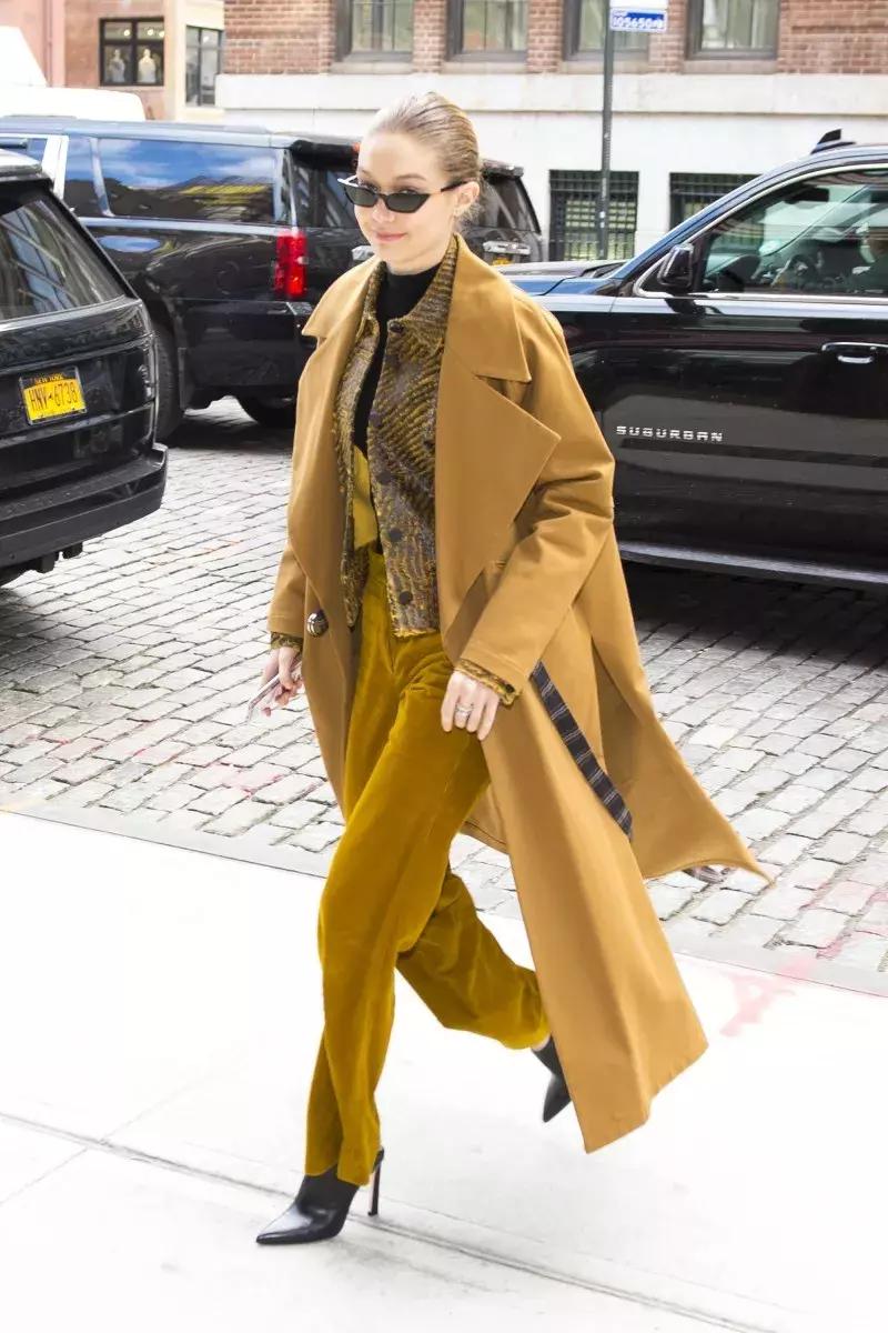 这个冬季时髦精都是这么穿大衣的,时髦的人喜欢这样穿