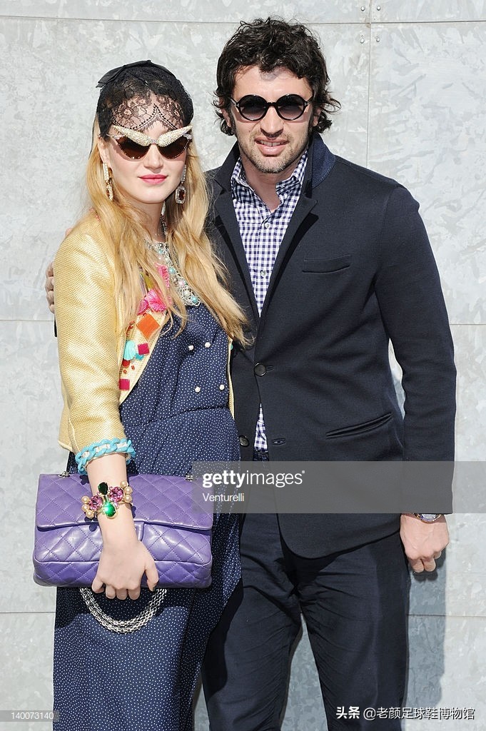 1600万欧的米兰左后卫，被伊布弄的身败名裂，退役半年当选副总理