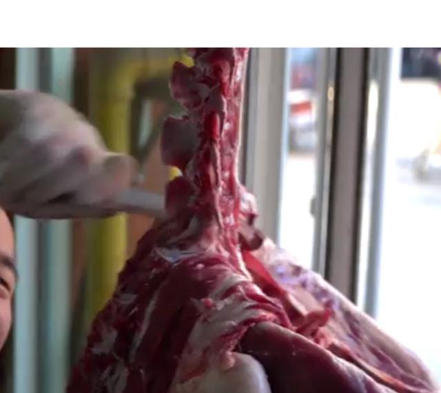 徐州小伙卖羊头,农村大叔50头羊一年利润