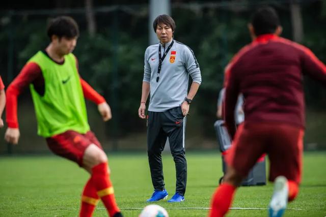 国足待遇又升级！世预赛不仅包机还计划包下航段，网友：争口气吧