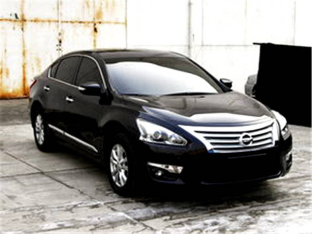 偶遇日产天籁硬怼吉利GC7！巅峰王者还是皮薄馅大？