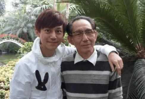 何炅家庭简介,何炅家庭背景首次曝光