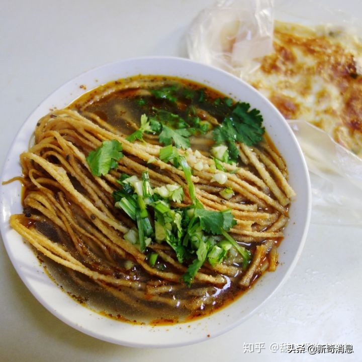 喝一碗正宗的牛肉汤是一种幸福,喝一碗牛肉面的汤