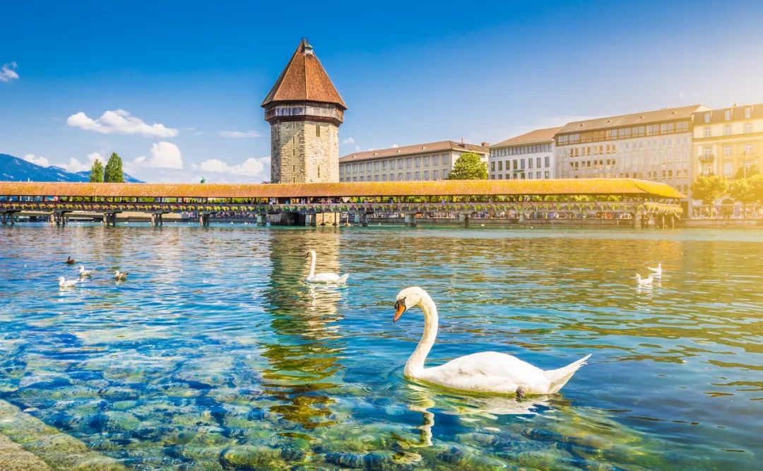 因为太美禁止拍照的小镇,世界上幸福指数爆棚的国家