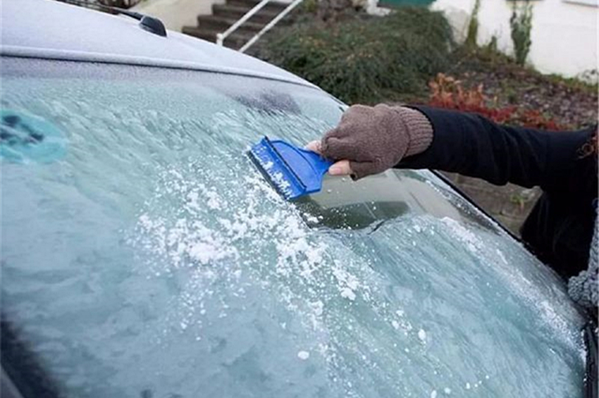 汽车挡风玻璃结冰怎样处理,如何处理汽车挡风玻璃的结冰