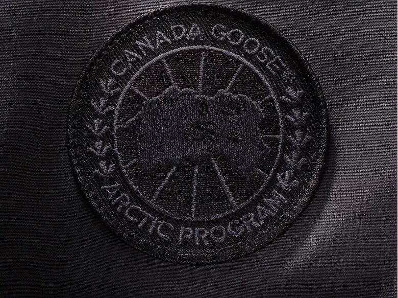 都说鹅绒贵为什么售价比鸭绒便宜,加拿大鹅和蒙克羽绒服哪件比较好