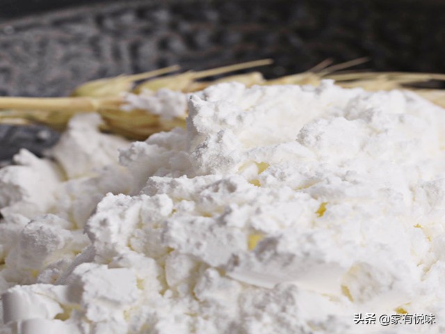 生粉是什么粉啊跟低筋面粉一样吗,面粉里面加的生粉是什么粉