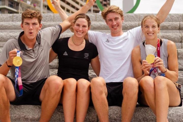 巴西奥运会男足夺冠领奖,奥运会巴西男足拿下金牌球迷反应