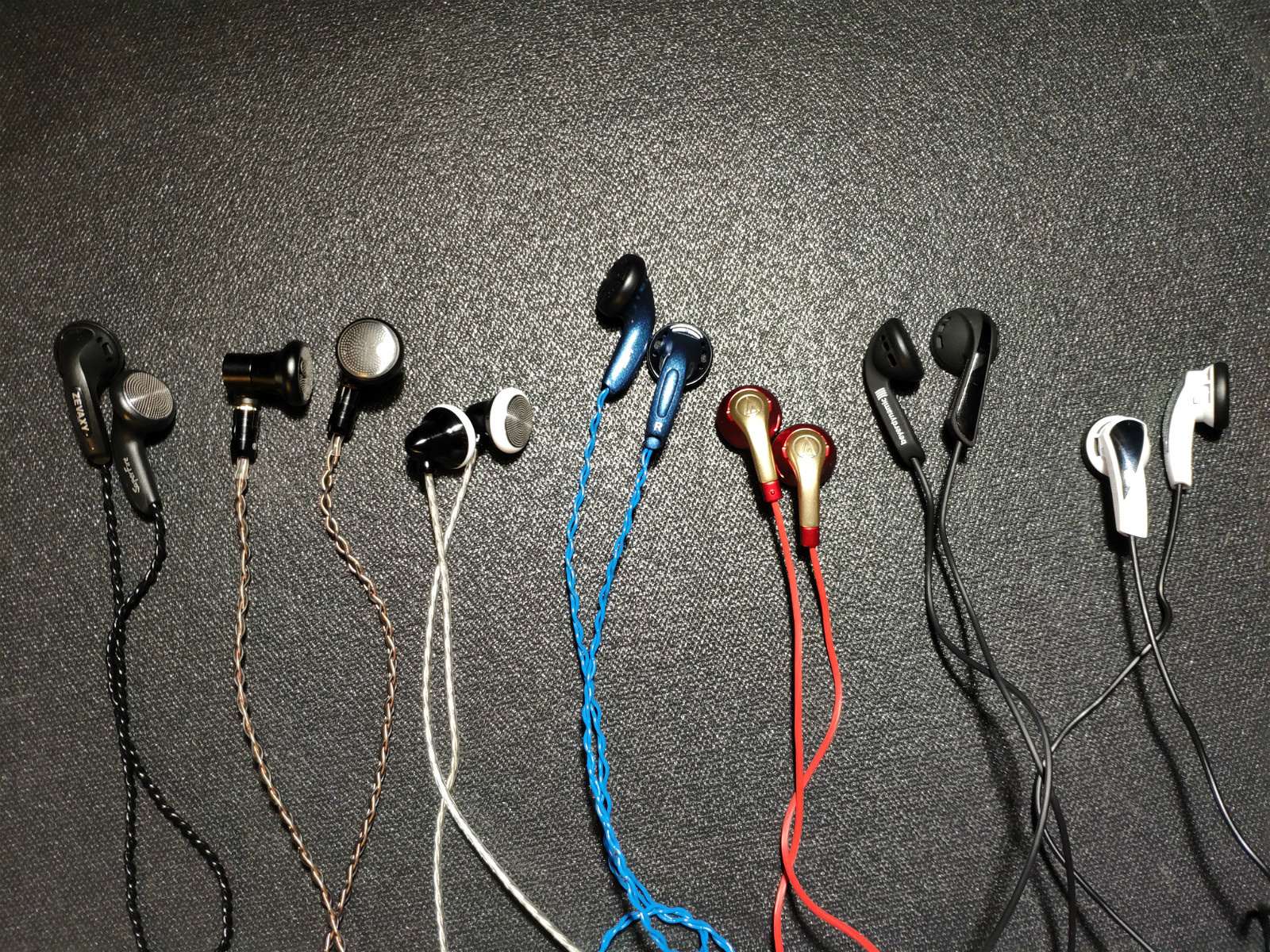 同等价位平头塞和圈铁耳机哪个好,手机直推平头塞耳机推荐