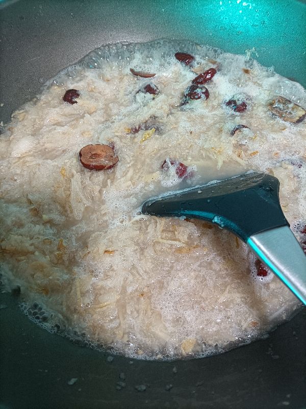 家里梨太多吃不完,吃不完的梨不要扔做秋梨膏