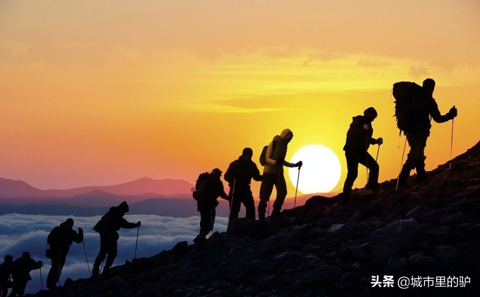 徒步时护膝需要勒得很紧吗,徒步护膝是戴还是不戴