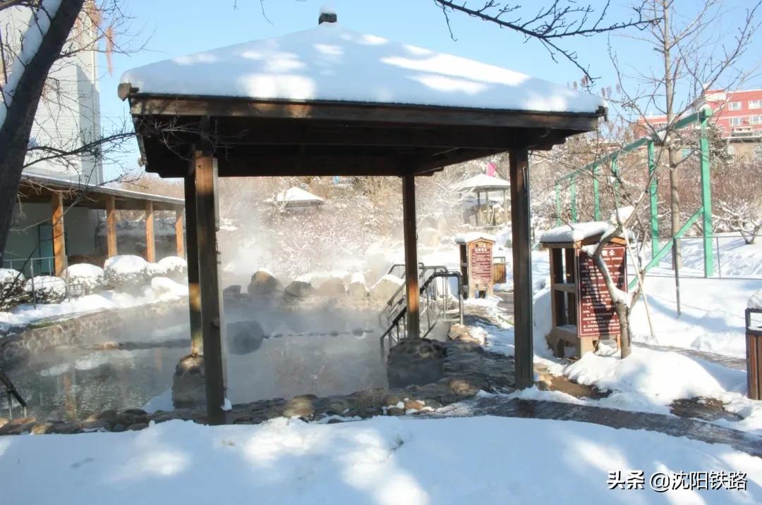 这个季节很适合泡温泉,到五龙背泡温泉放松一下心情