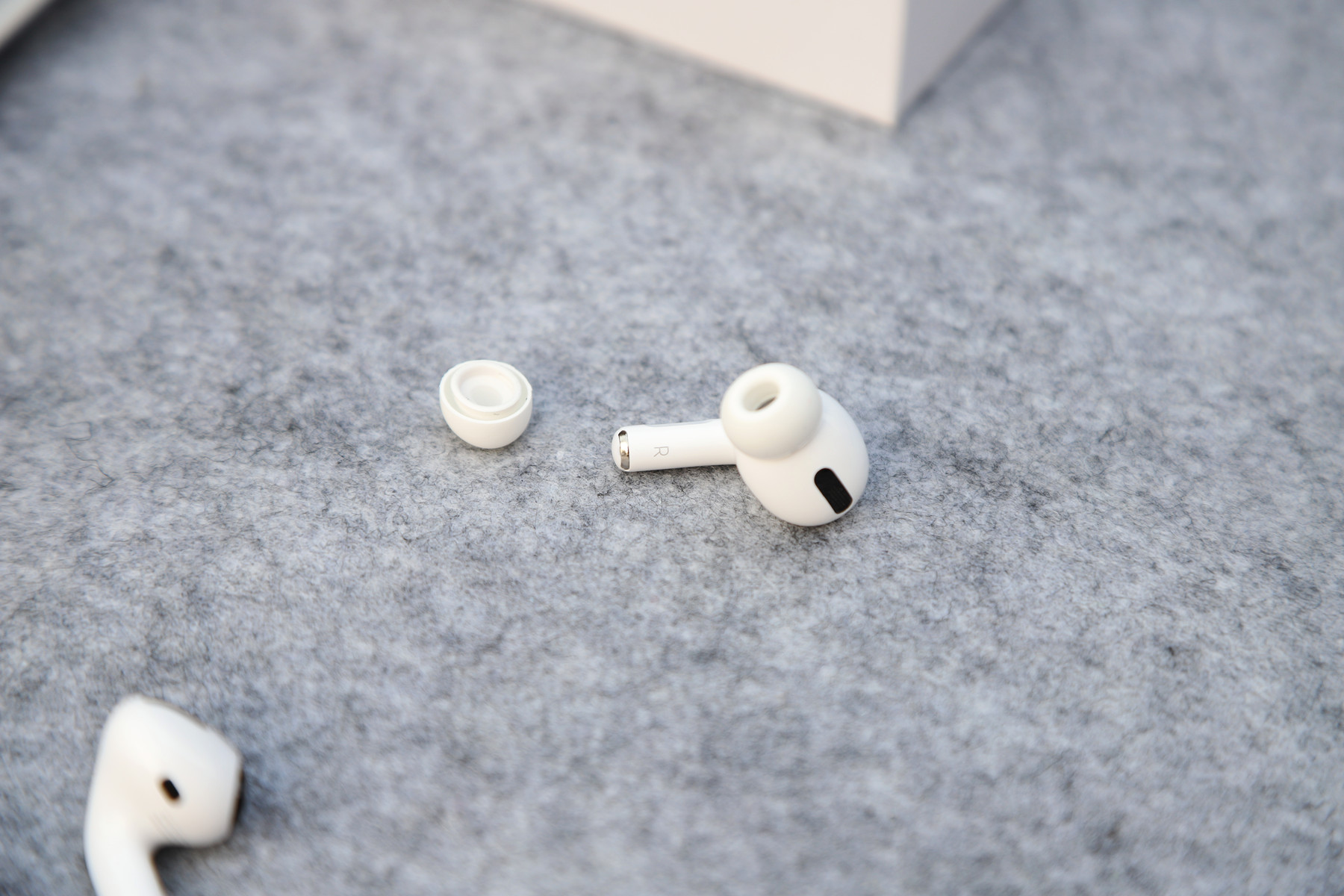 开箱airpodspro2正版,开箱华强北airpods2pro