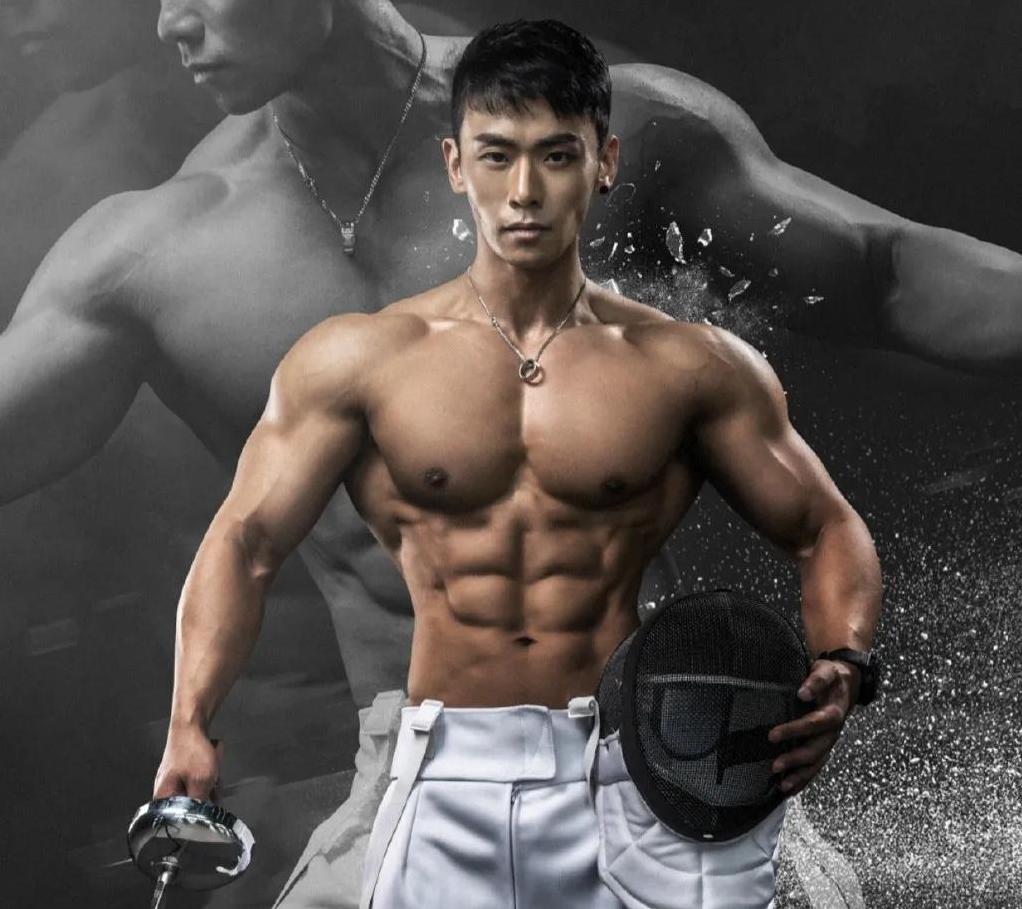 正太脸金刚身，36岁重庆小伙的肌肉身材太惹眼，保养的太好了